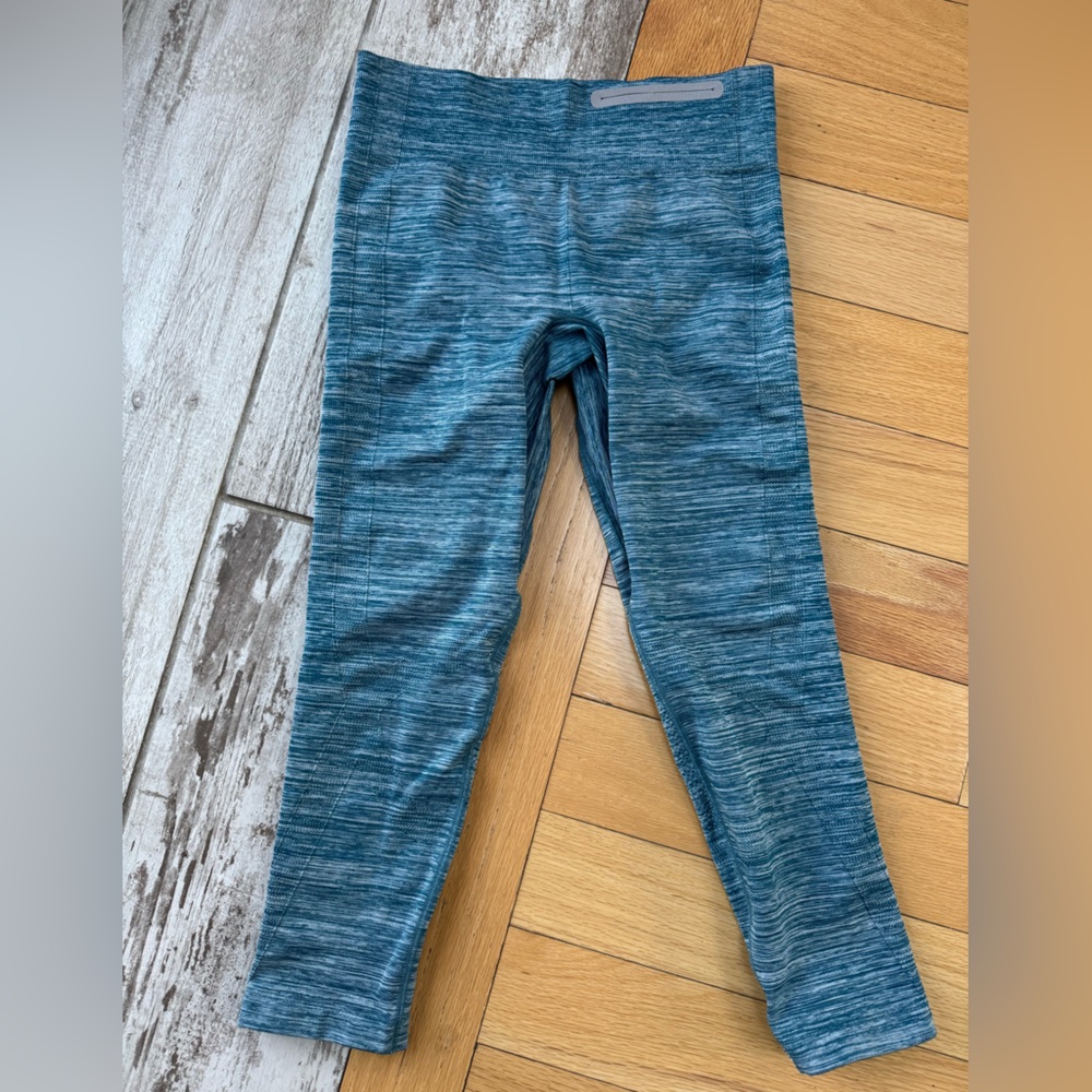 Under Armor Blue Textured Athletic Capri’s